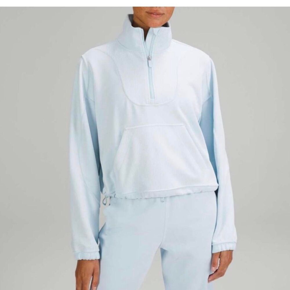 Lululemon Women's Blue Sweatshirt
